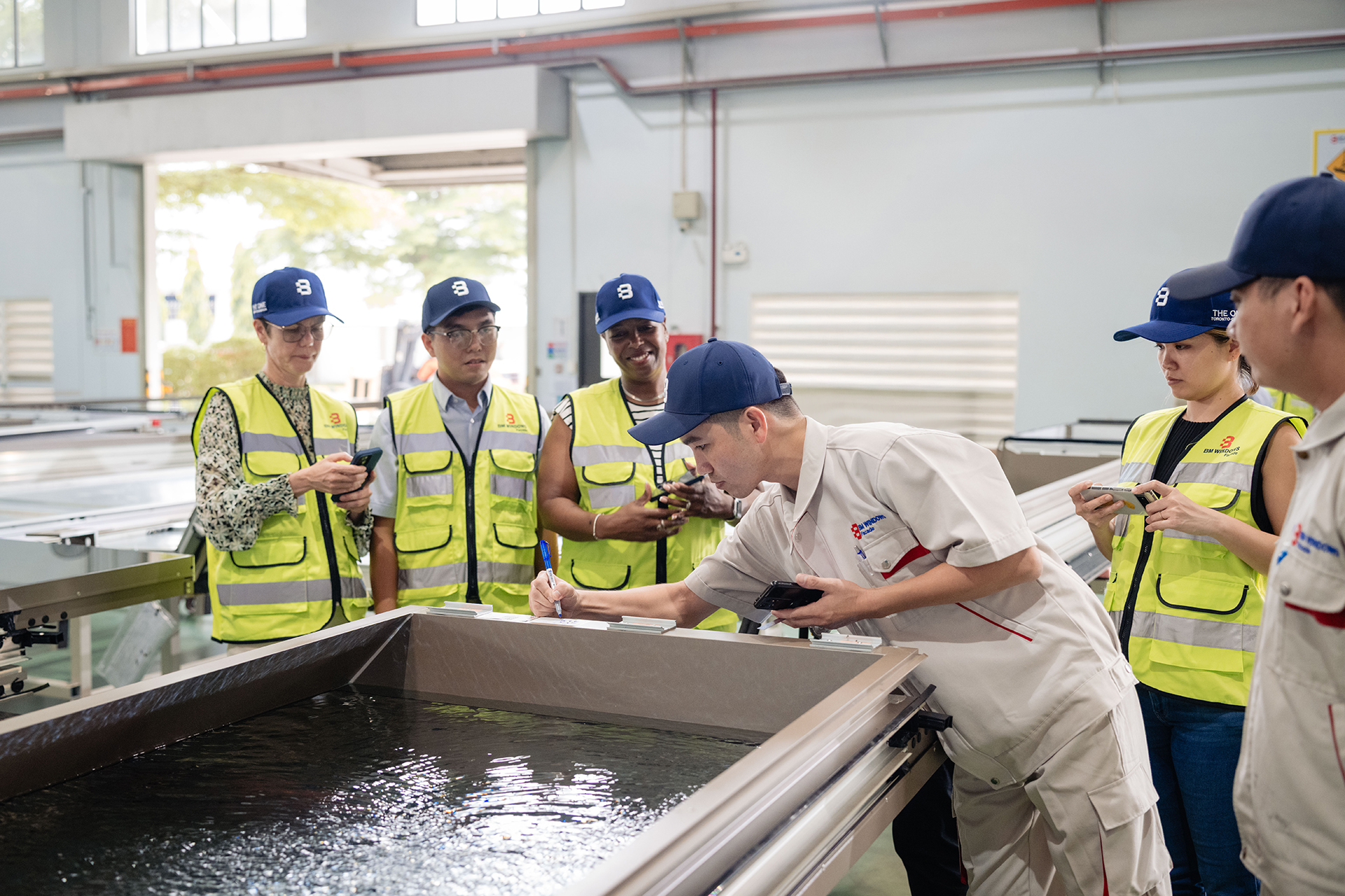 Các chủ đầu tư kiểm nghiệm quy trình sản xuất